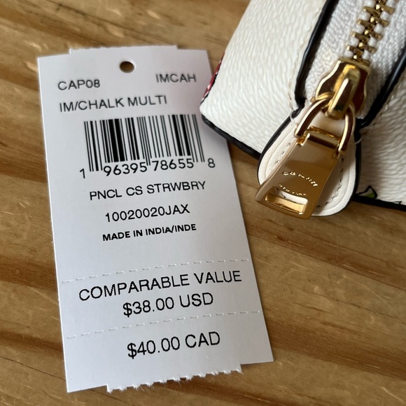 Coach Coach Pencil Case With Strawberry Print🎈🎈 - Picture 5 of 10